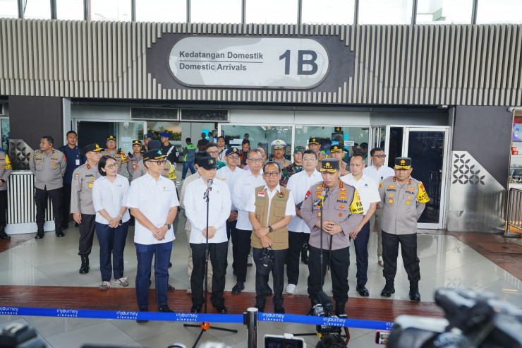 Tinjau Bandara Soetta, Kapolri Instruksikan Jajaran Rutin Patroli Pastikan Pemudik Aman-Nyaman