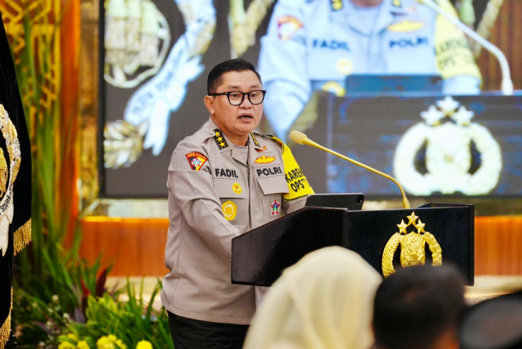 Berantas Kejahatan Transnasional Polri Tangkap dan Serahkan 14 Buron Interpol Red Notice