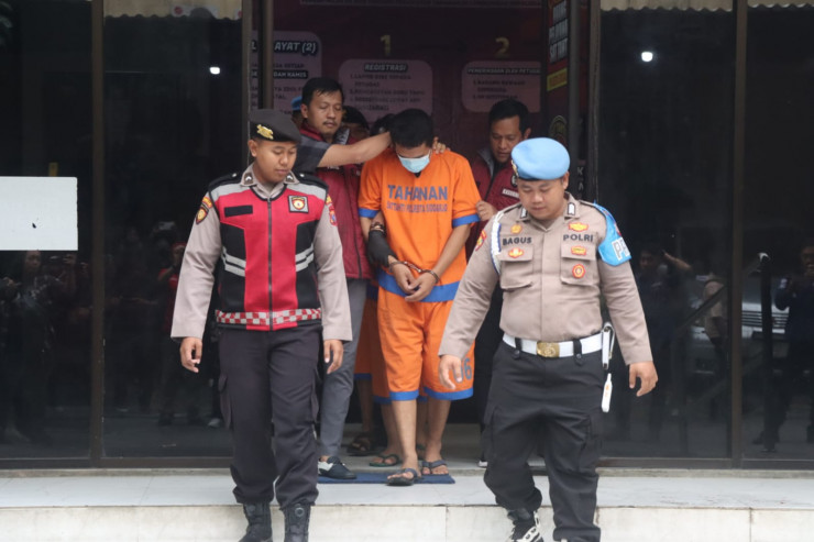 Ganjal Mesin ATM di Rest Area Tol Sidoarjo, Kuras Rp. 135 Juta Milik Korban