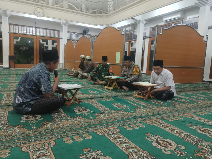 Bhabinkamtibmas Desa Wedi Tadarus Bersama Warga, Perkuat Silaturahmi dan Kamtibmas