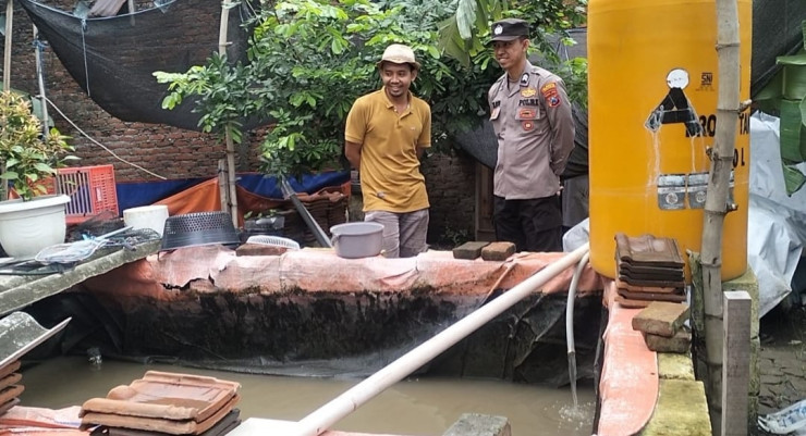 Bhabinkamtibmas Desa Krembangan Bersilaturahmi dengan Warga Binaan dalam Rangka Idul Fitri 1446 Hijriyah