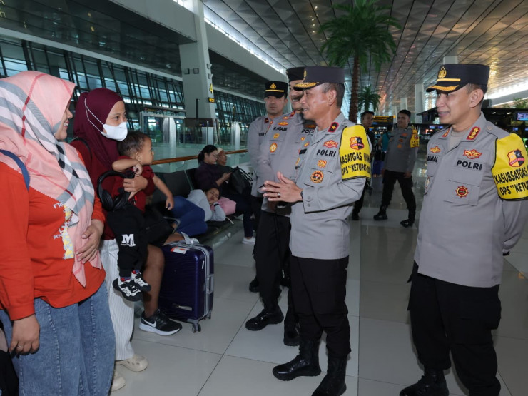 Arus Mudik di Bandara Soekarno Hatta lancar Polri Pastikan Pelayanan Optimal bagi Masyarakat